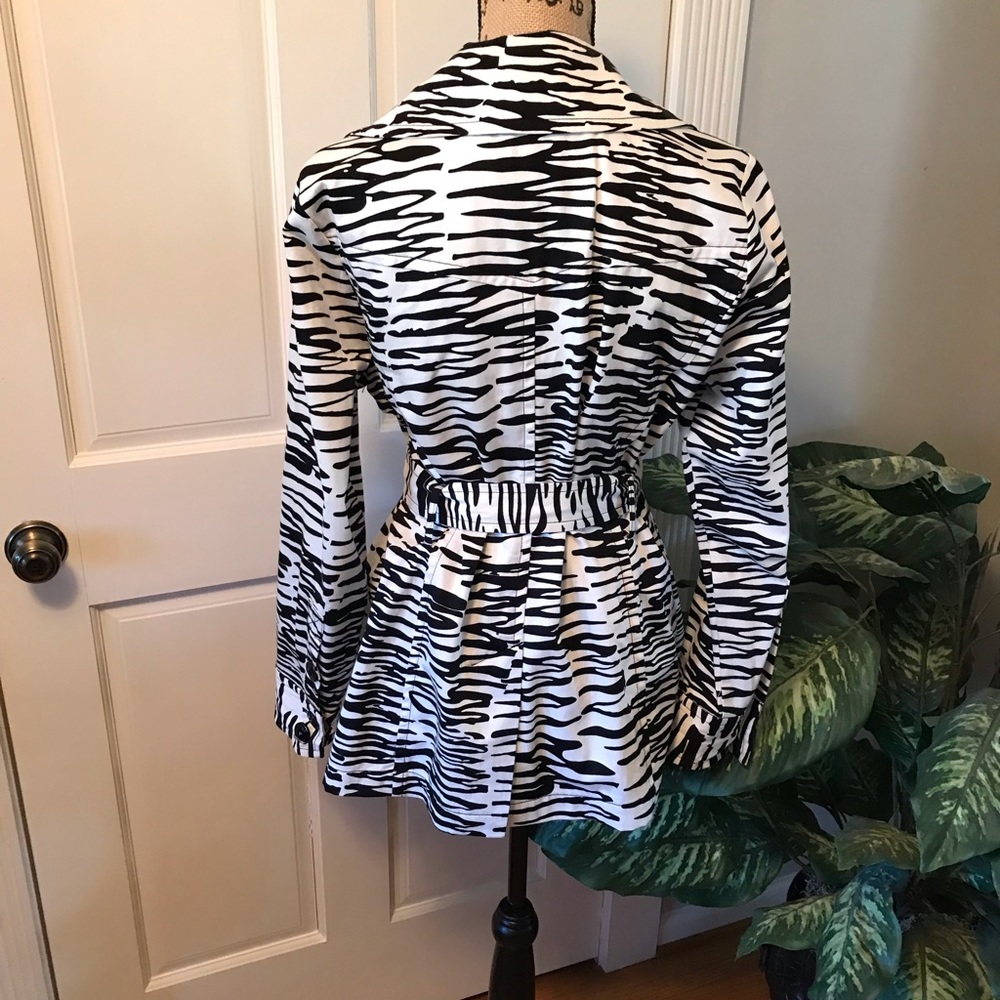 Beautiful jacket - Picture 2 of 4